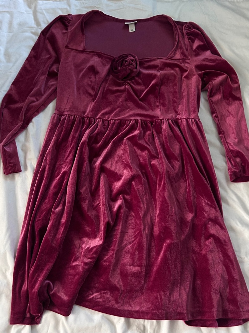 AVA & VIV Long Sleeved Sweetheart Neck Stretch Velvet Above Knee Dress / 1X